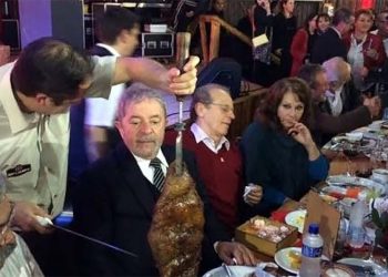 Lula reclama do cardápio em refeições oficiais
