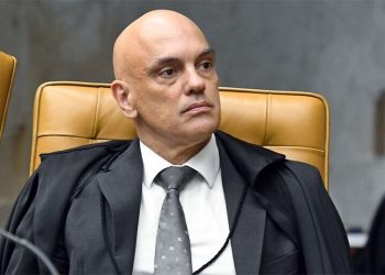 Moraes suspende julgamento de Bolsonaro no TSE
