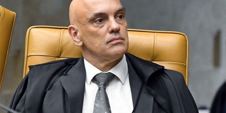 Moraes suspende julgamento de Bolsonaro no TSE