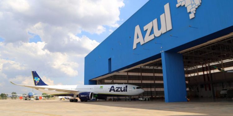Azul anuncia vagas para estágio técnico de manutenção em aeronaves