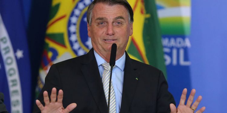 Joias dadas a Bolsonaro valem três vezes menos do que estimado