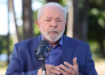 Lula ignora promessa e usa live oficial para ataques
