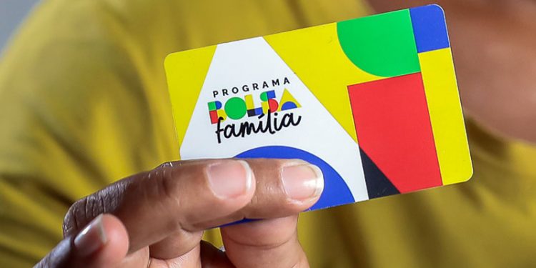Governo Lula corta quase 2 milhões de beneficiários do Bolsa Família em 2023