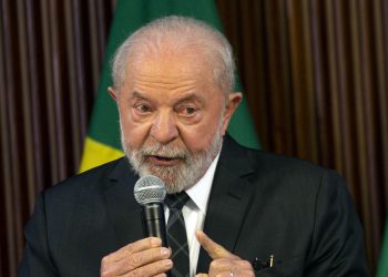 Lula volta a defender moeda comum e crédito para exportações do Brasil para Argentina