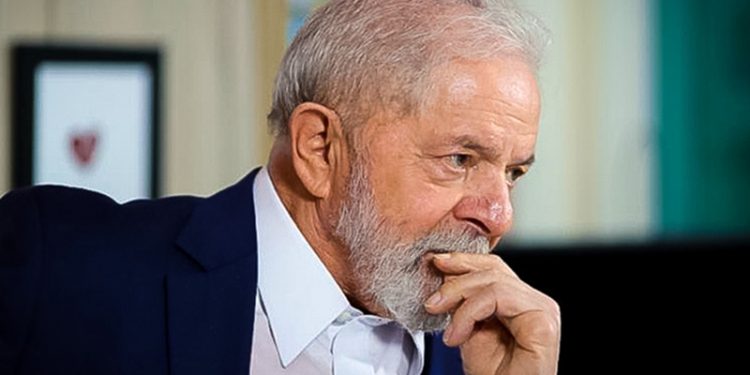 Pedido de impeachment de Lula é protocolado com base em Maduro e Zanin