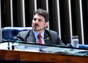 Marcos Do Val pede licença do cargo de senador