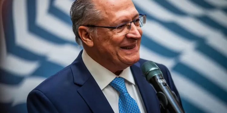 Governo anuncia fim do programa de carros populares com desconto