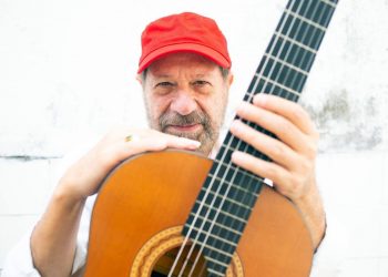 João Bosco celebra 50 anos de carreira na Série MPB em Ipatinga