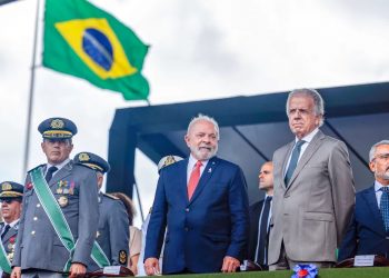 Senadores querem acabar com pensão de filhos de militares