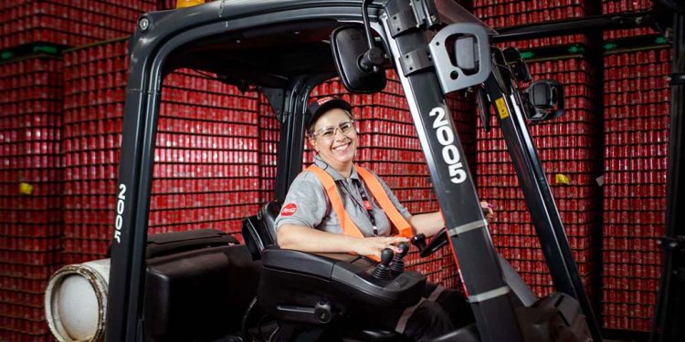 Coca-Cola promove curso de capacitação gratuito para mulheres em Ipatinga