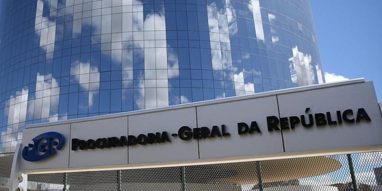 PGR solicita que Instagram, Facebook e YouTube enviem dados de seguidores de Bolsonaro