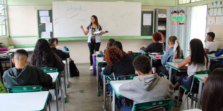 Minas publica terceiro lote com mil nomeações de excedentes do concurso da Educação