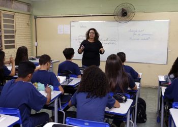 Governo de Minas inicia pagamento de reajuste da Educação já na folha de julho