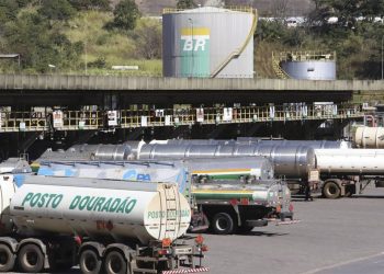 Transportadores de combustíveis e de cargas podem parar em todo o País