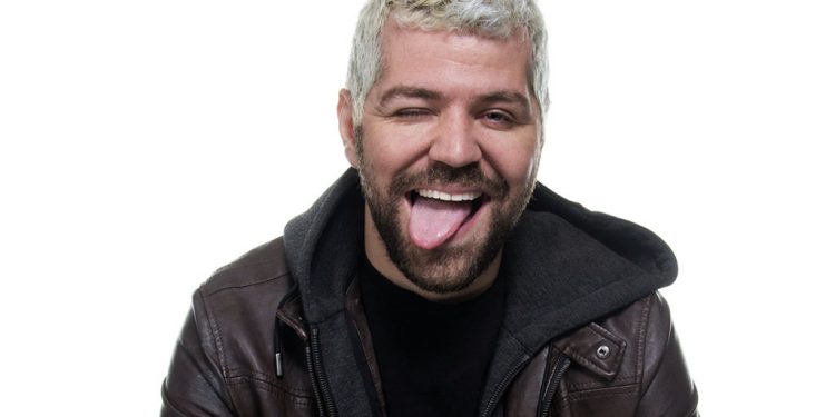 Victor Sarro se apresenta em Ipatinga com o show “A quinta Série Ainda Vive!”