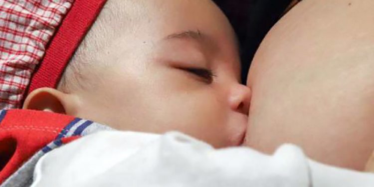 ‘Agosto Dourado’ aborda desafio da amamentação após retorno das mães ao trabalho