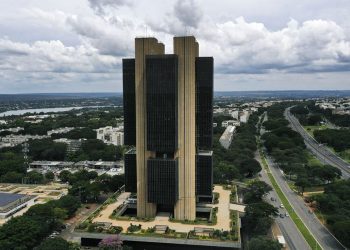 Investimento estrangeiro direto no Brasil cai 41% em julho