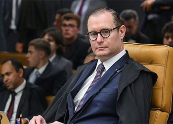 Zanin arquiva processo contra Bolsonaro por vacina da Covid-19