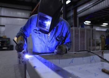 Confiança da indústria cai para o pior nível desde agosto de 2020, diz FGV/Ibre