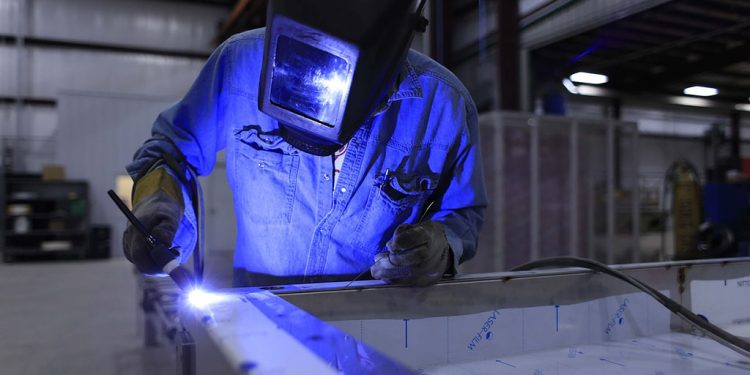 Confiança da indústria cai para o pior nível desde agosto de 2020, diz FGV/Ibre