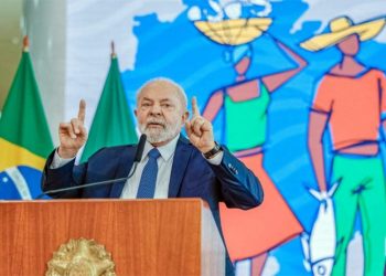 Lula assina decreto para Brasil comprar energia da Venezuela