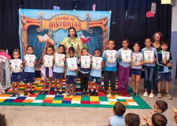 Projeto Parque de Histórias entrega 800 livros a Ipatinga