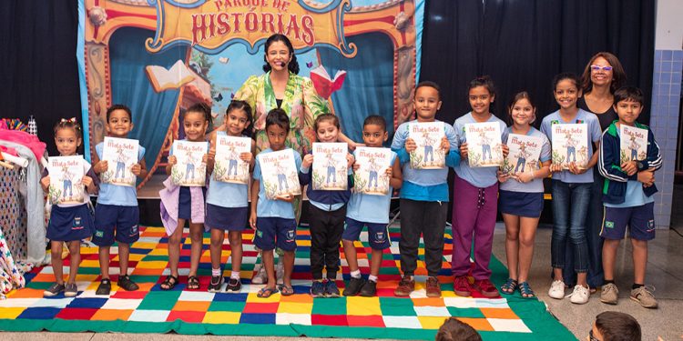 Projeto Parque de Histórias entrega 800 livros a Ipatinga