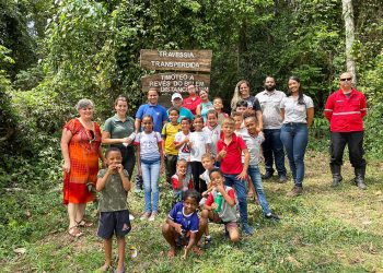 Alunos do Projeto Ajudôu participam de ação ambiental em Timóteo