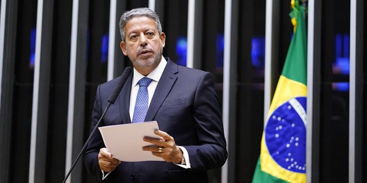 Arthur Lira diz que é preciso ter “cuidado com excessos” na PF