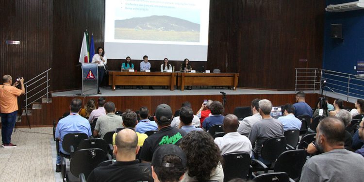 População participa de audiência pública sobre concessão dos serviços de visitação no Perd