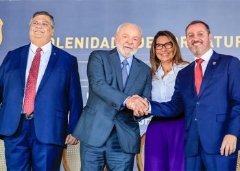 Dino declara que a PF está a serviço da causa de Lula e do Brasil