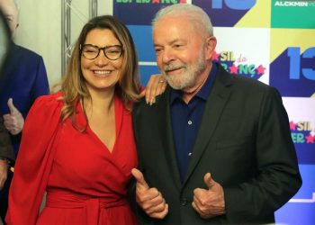Janja da Silva vai assumir agenda de Lula após cirurgia, diz colunista