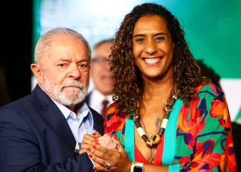 Ministra de Lula usa jatinho da FAB para ir à Copa do Brasil