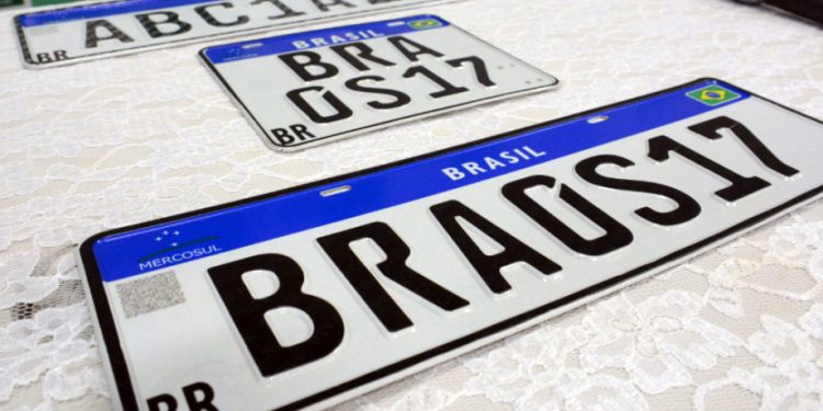 Senadores discutem PL para que placas de veículos voltem a informar município