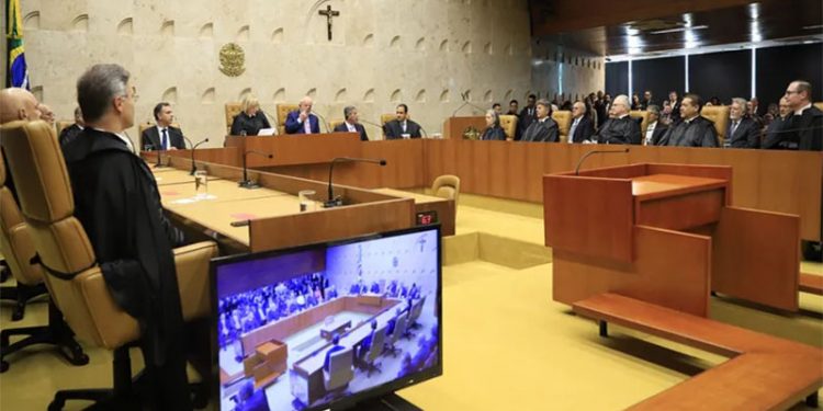 STF conclui julgamento e recria imposto sindical