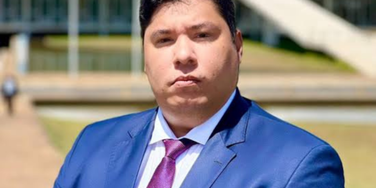 Jornalista conservador preso pelo STF é libertado