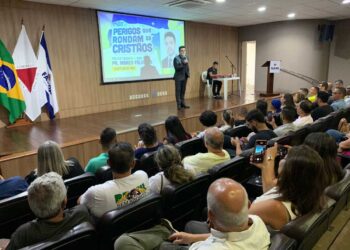 Deputado alerta para perigos que rondam os cristãos
