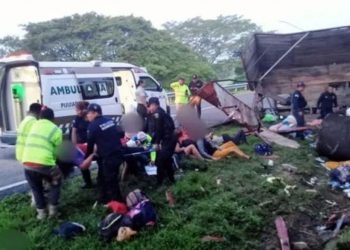 Acidente de caminhão com migrantes deixa ao menos 10 mortos no México