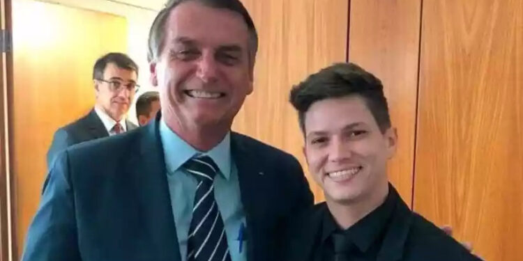 Bolsonaro lamenta morte da influencer Karol Eller