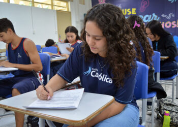 Colégio Católica Timóteo promove oficina de redação preparatória para o Enem