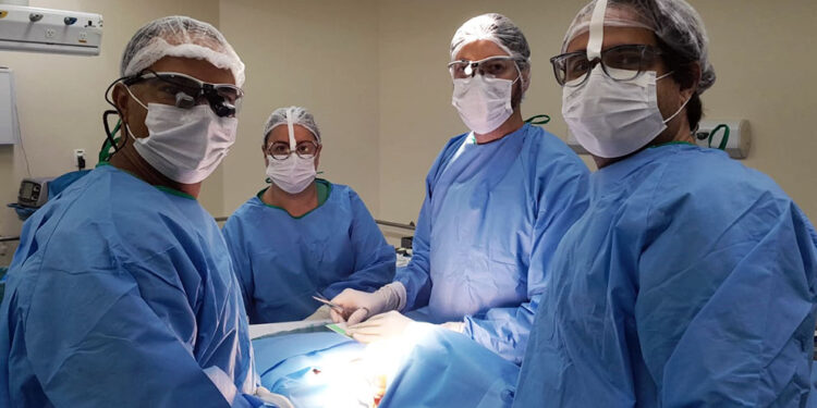 HMC realiza cirurgia inovadora de reconstrução de mandíbula