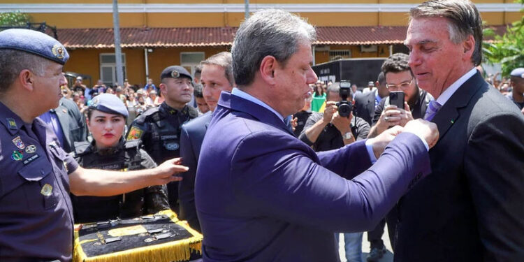 Bolsonaro é chamado de eterno presidente em evento da Rota