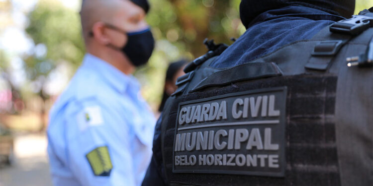 PEC quer transformar guardas municipais em polícia