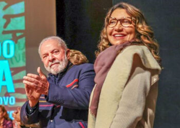 Jornal francês chama Janja de “vice-presidente de Lula”