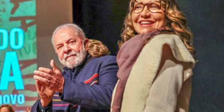 Jornal francês chama Janja de “vice-presidente de Lula”