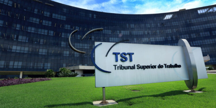 Decisão do TST sobre trabalho em feriados no comércio acata ação da Fecomércio MG