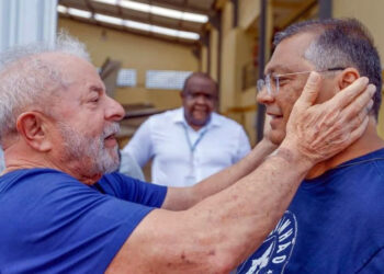 Dino agradece Lula pela indicação ao STF e diz que vai procurar senadores