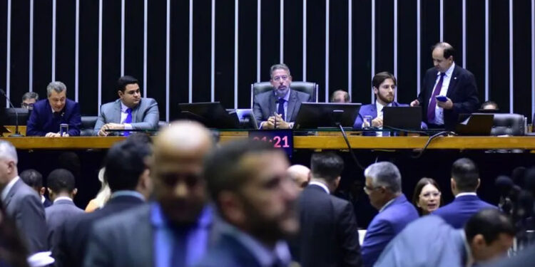 Congresso faz cortes no Farmácia Popular, vale-gás e Fies para bancar emendas em valor recorde