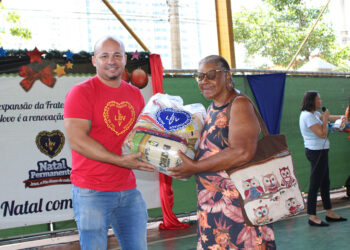 LBV entrega cestas de alimentos em Ipatinga