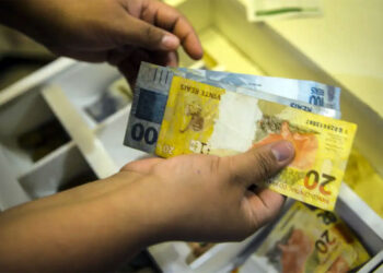 Endividamento atinge 76,6% das famílias brasileiras, mostra CNC